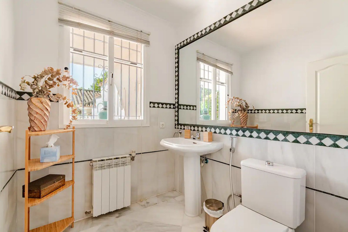 4 Bed Townhouse for sale in Nagüeles Costa Del Sol, Málaga, Spain