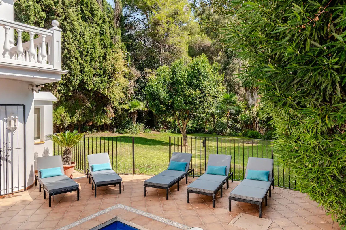 4 Bed Townhouse for sale in Nagüeles Costa Del Sol, Málaga, Spain