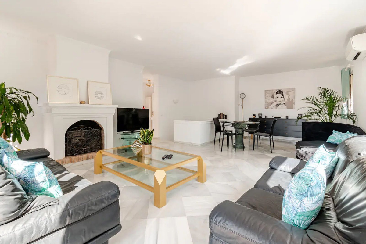 4 Bed Townhouse for sale in Nagüeles Costa Del Sol, Málaga, Spain