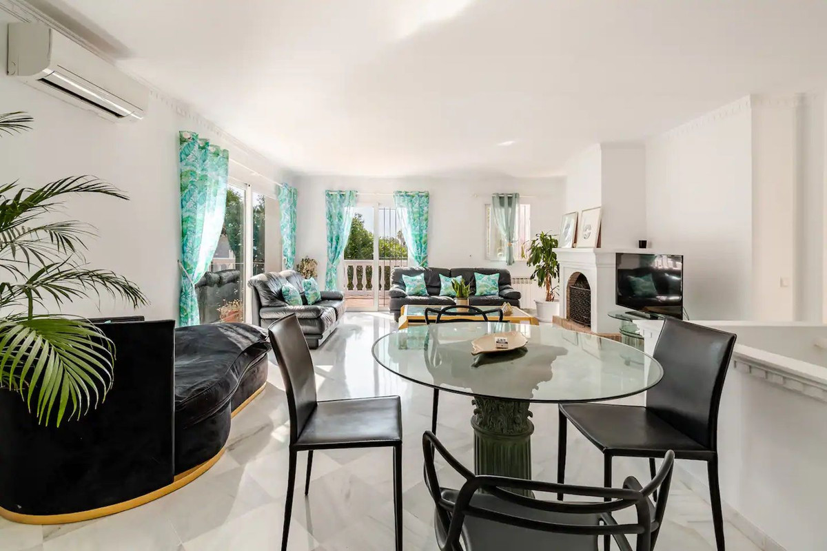 4 Bed Townhouse for sale in Nagüeles Costa Del Sol, Málaga, Spain