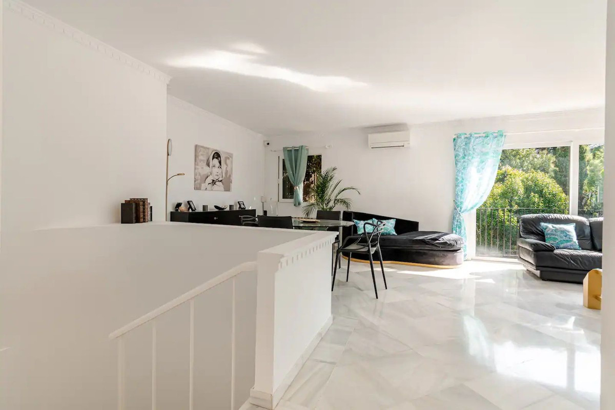 4 Bed Townhouse for sale in Nagüeles Costa Del Sol, Málaga, Spain