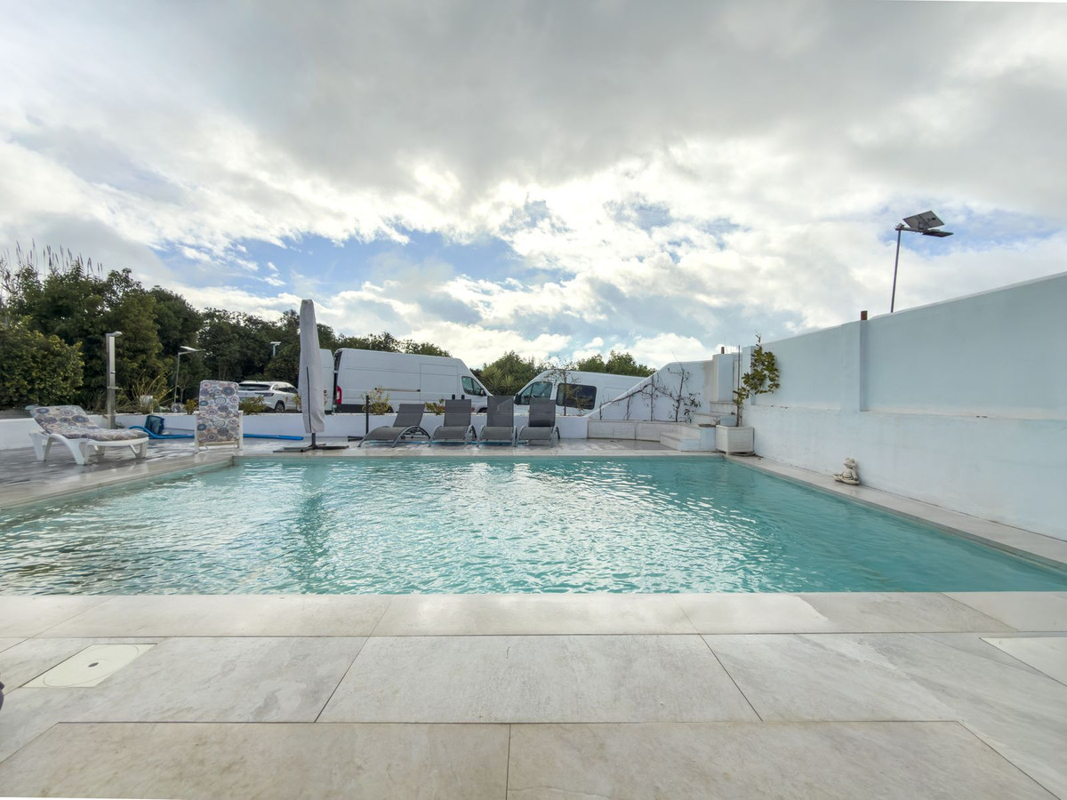 Se vende Finca - Cortijo de 3 dormitorios en Costa Del Sol, Málaga, España