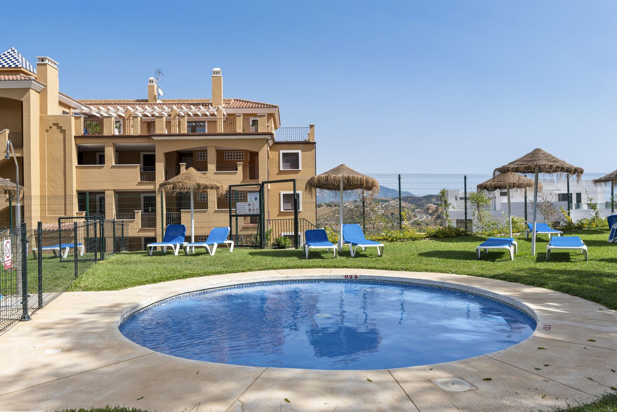 3 Bed Apartment for sale in Calanova Golf Costa Del Sol, Málaga, Spain