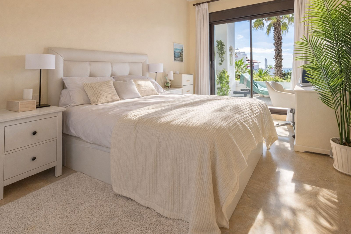 Se vende Apartamento Planta Baja de 2 dormitorios en Costa Del Sol, Cadiz, España