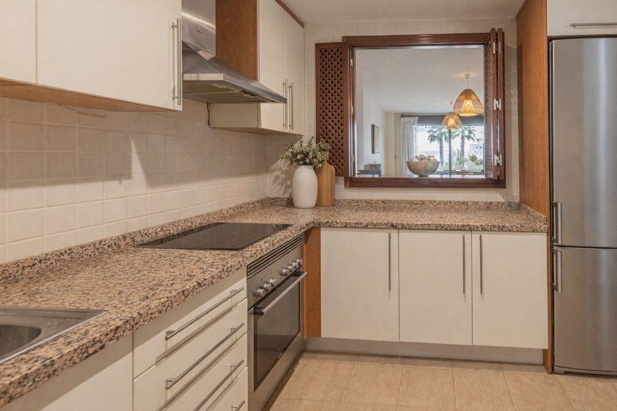 Se vende Apartamento Planta Baja de 2 dormitorios en Costa Del Sol, Cadiz, España