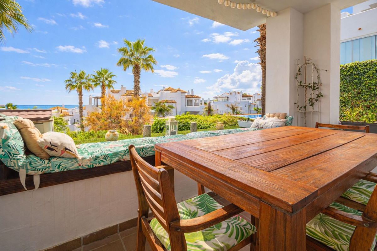 Se vende Apartamento Planta Baja de 2 dormitorios en Costa Del Sol, Cadiz, España