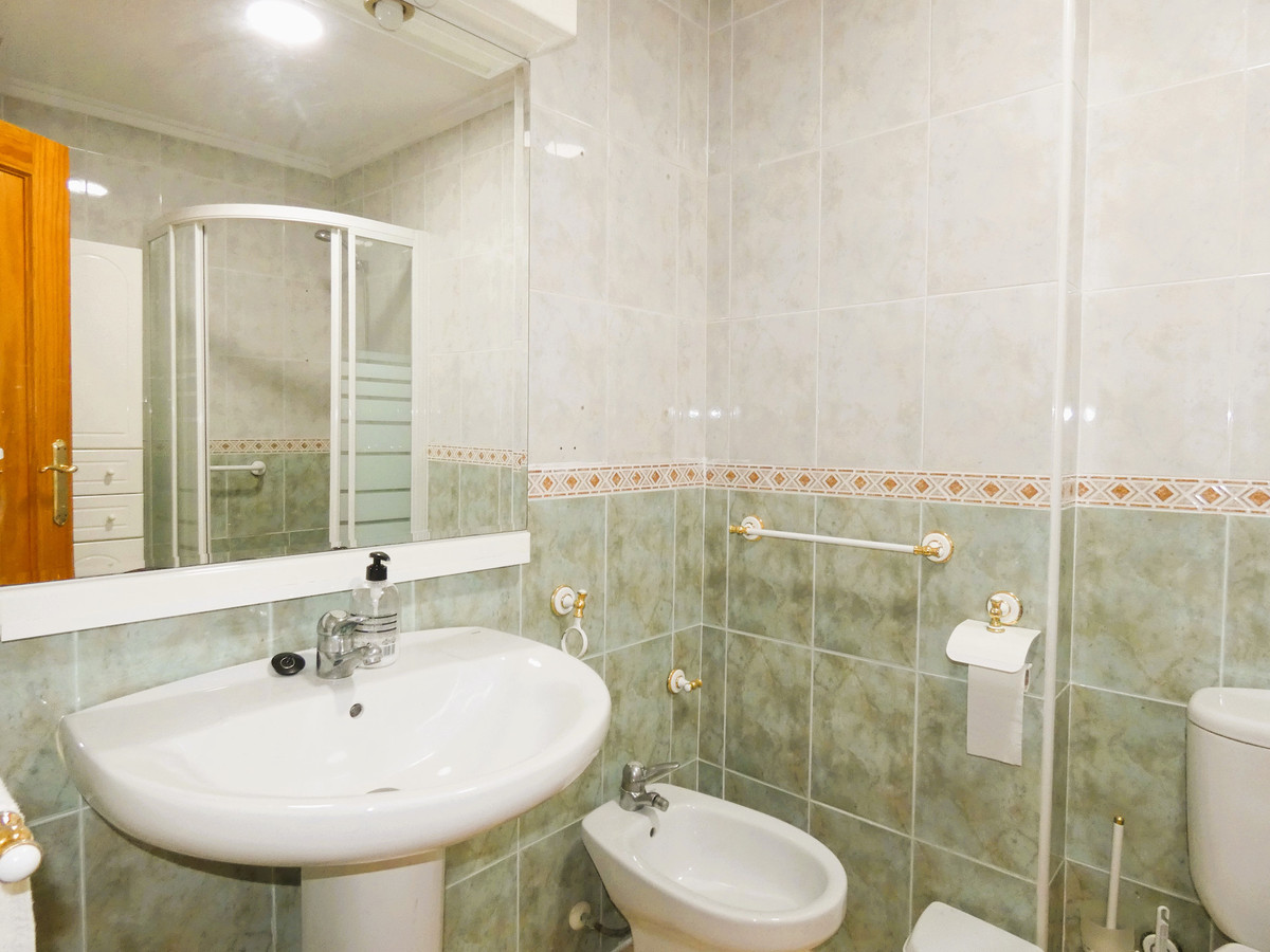 Se vende Apartamento Planta Media de 2 dormitorios en Costa Blanca, Alicante, España