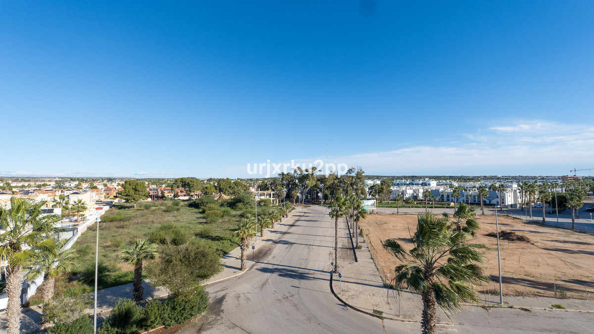 3 Bed Apartment for sale in Urbanización El Raso Costa Blanca, Alicante, Spain