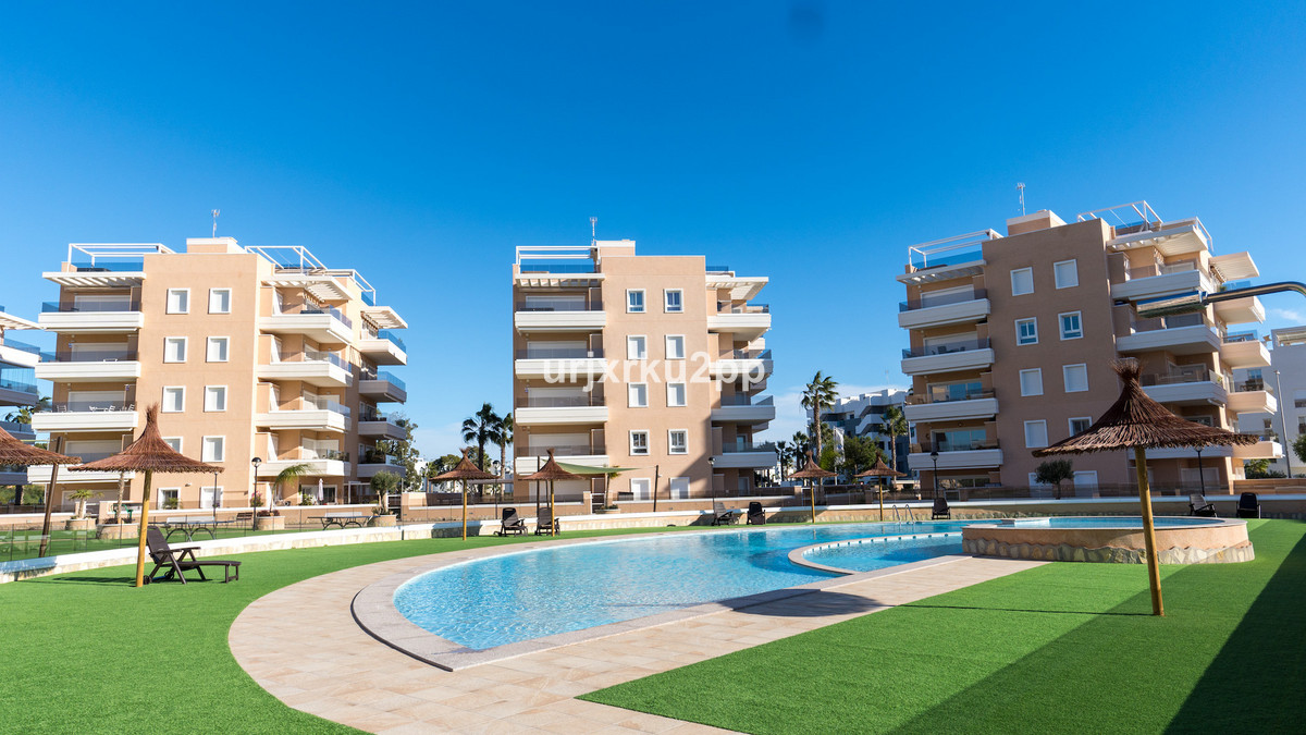 3 Bed Apartment for sale in Urbanización El Raso Costa Blanca, Alicante, Spain