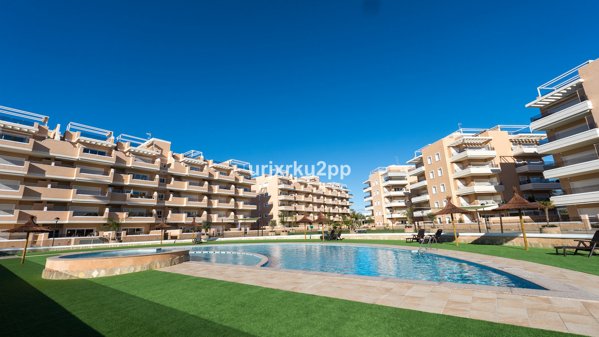 3 Bed Apartment for sale in Urbanización El Raso Costa Blanca, Alicante, Spain