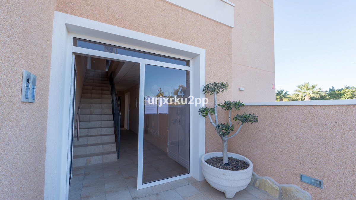 3 Bed Apartment for sale in Urbanización El Raso Costa Blanca, Alicante, Spain
