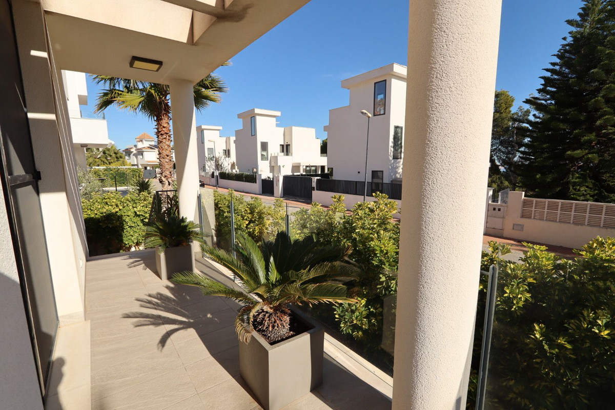 Se vende Villa - Chalet de 3 dormitorios en Costa Blanca, Alicante, España