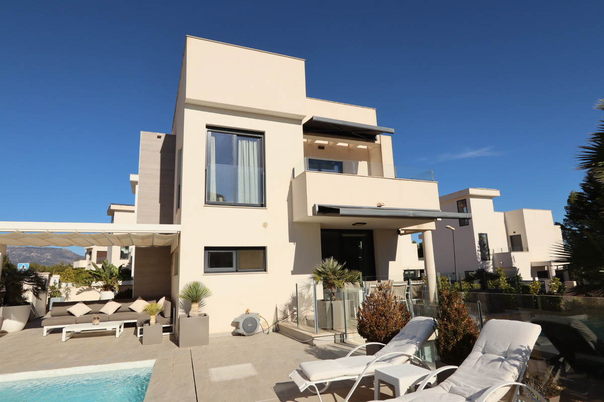 Se vende Villa - Chalet de 3 dormitorios en Costa Blanca, Alicante, España