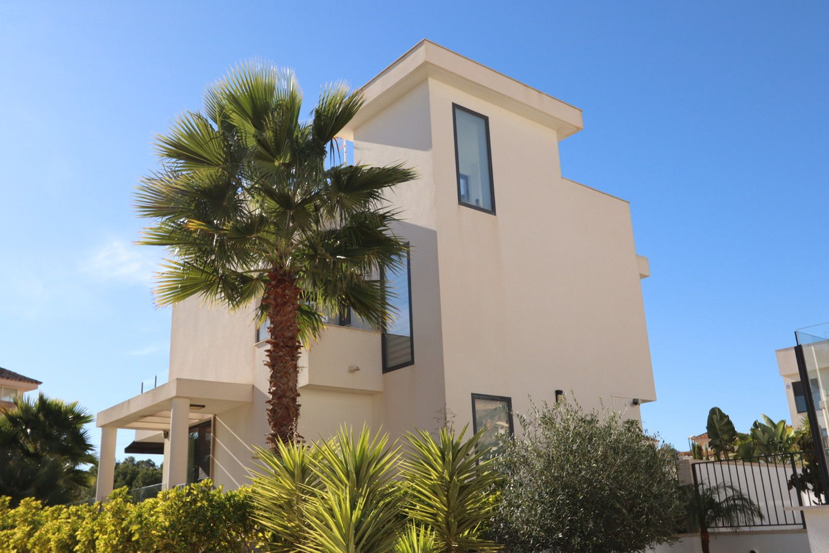 Se vende Villa - Chalet de 3 dormitorios en Costa Blanca, Alicante, España