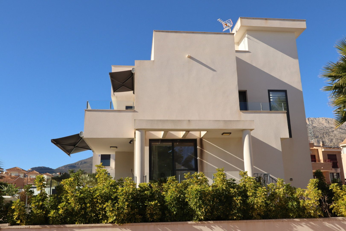 Se vende Villa - Chalet de 3 dormitorios en Costa Blanca, Alicante, España