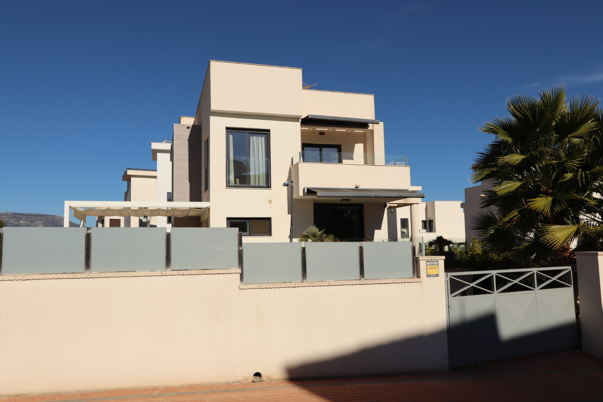 Se vende Villa - Chalet de 3 dormitorios en Costa Blanca, Alicante, España