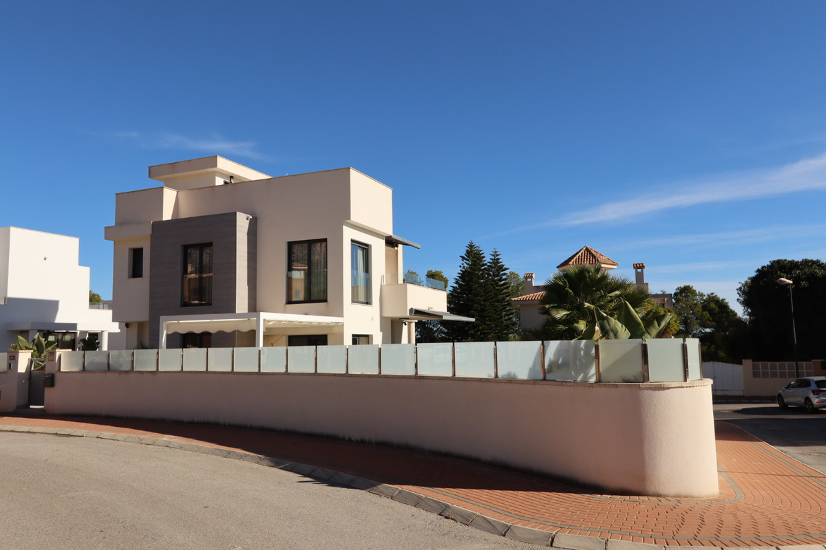 Se vende Villa - Chalet de 3 dormitorios en Costa Blanca, Alicante, España