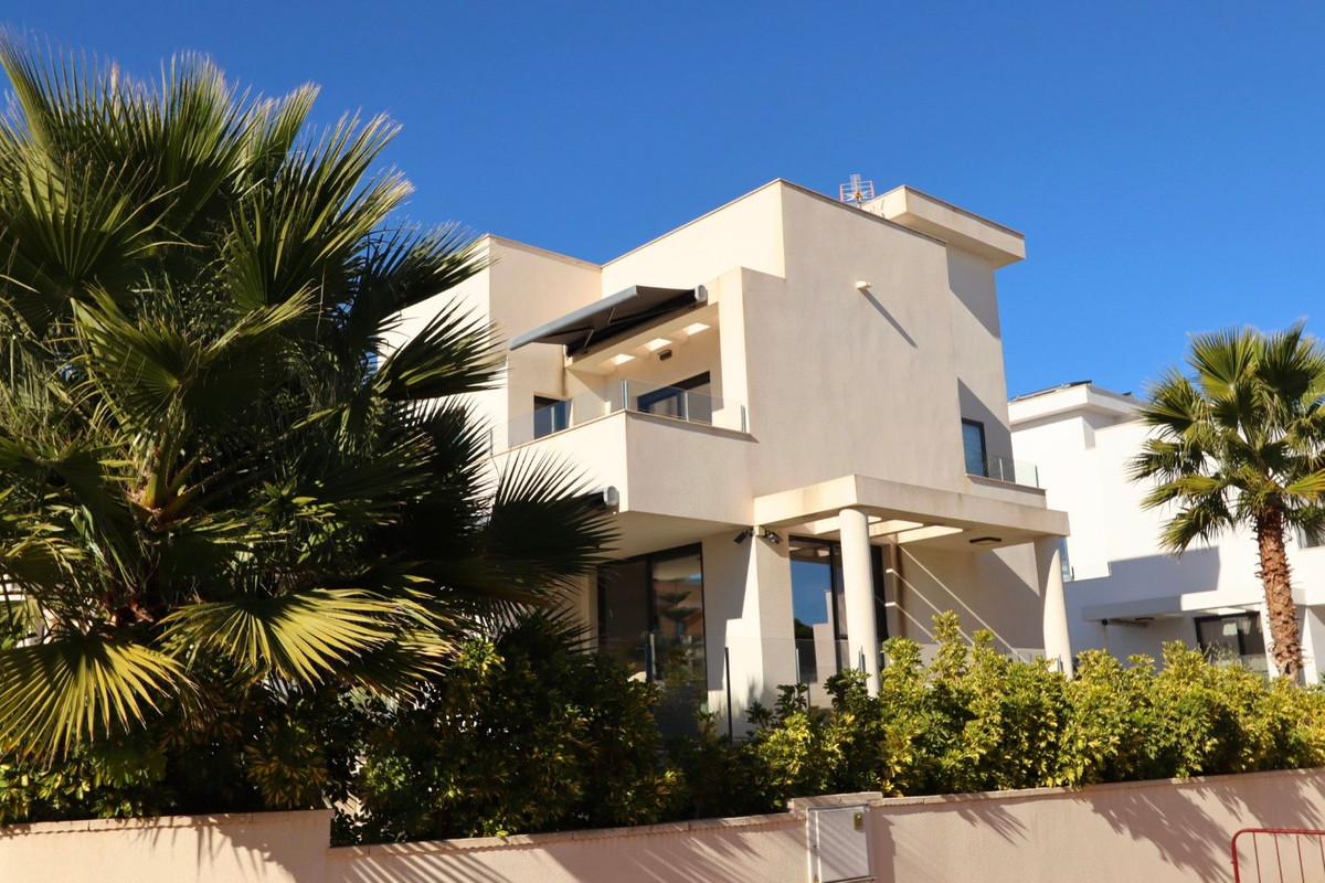 Se vende Villa - Chalet de 3 dormitorios en Costa Blanca, Alicante, España