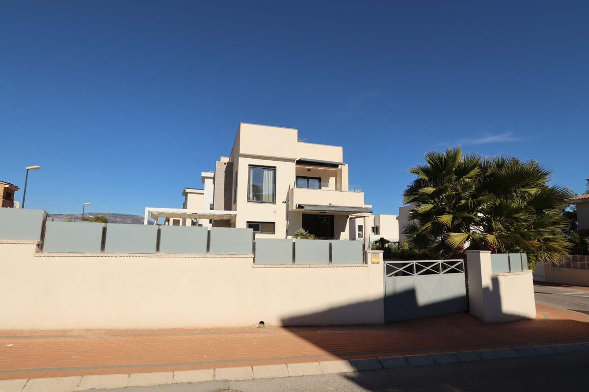 Se vende Villa - Chalet de 3 dormitorios en Costa Blanca, Alicante, España