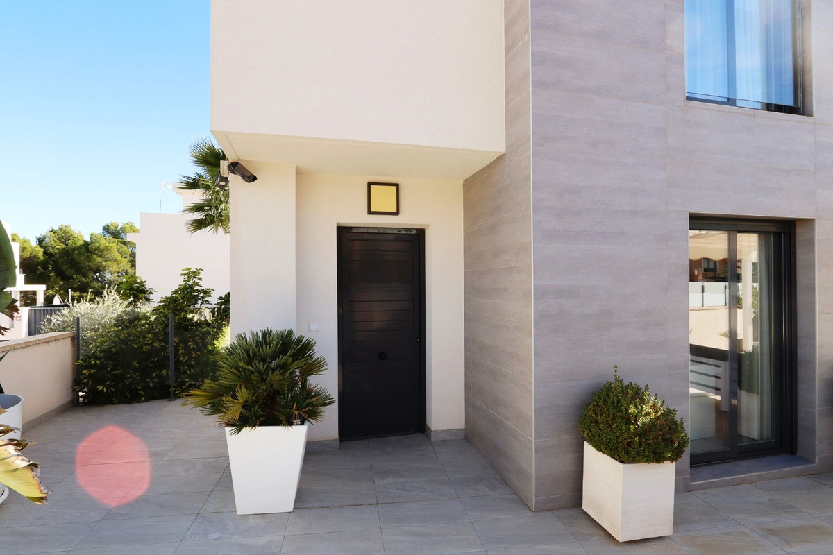 Se vende Villa - Chalet de 3 dormitorios en Costa Blanca, Alicante, España