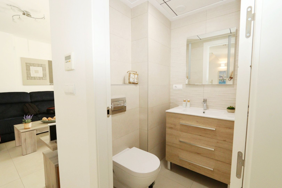 Se vende Villa - Chalet de 3 dormitorios en Costa Blanca, Alicante, España
