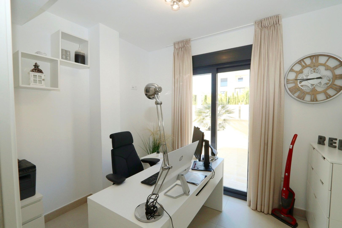 Se vende Villa - Chalet de 3 dormitorios en Costa Blanca, Alicante, España