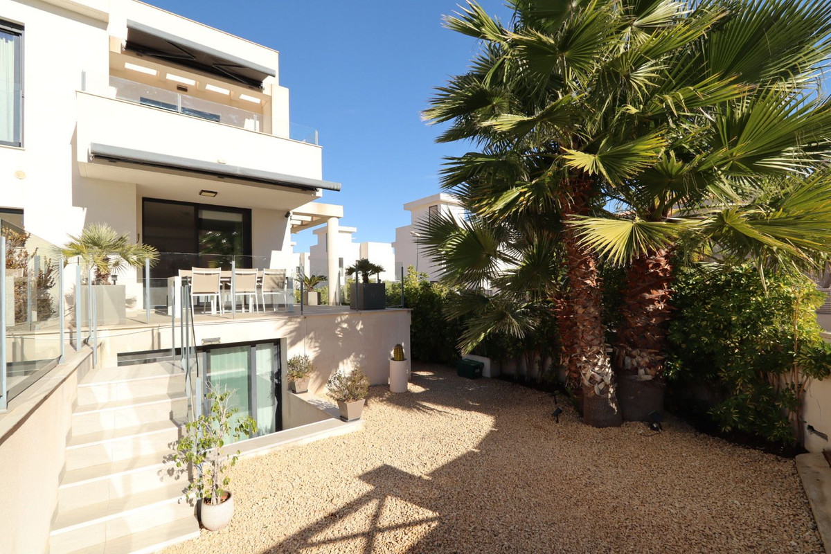 Se vende Villa - Chalet de 3 dormitorios en Costa Blanca, Alicante, España