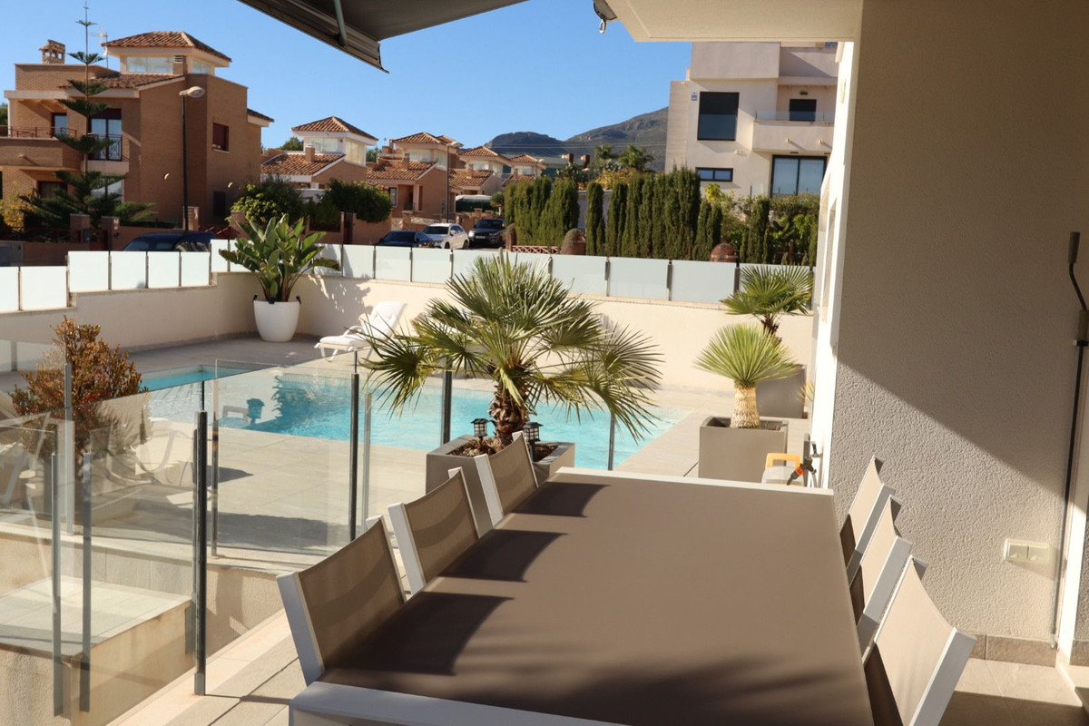 Se vende Villa - Chalet de 3 dormitorios en Costa Blanca, Alicante, España