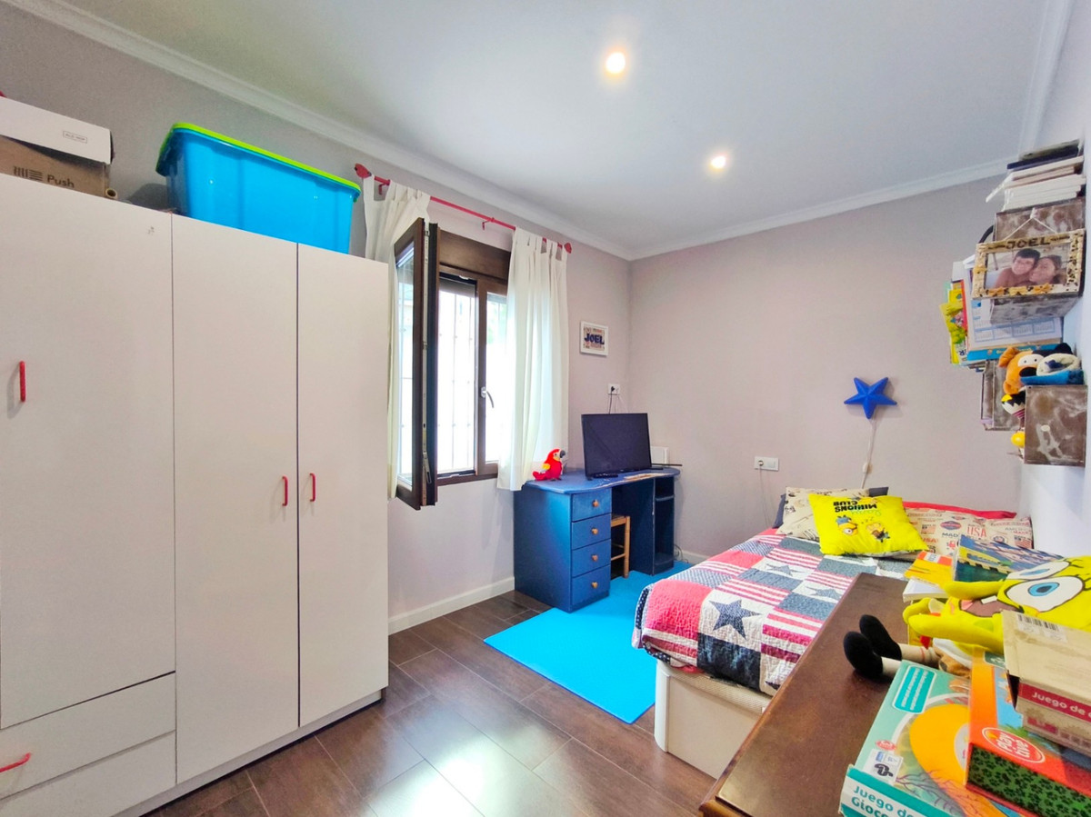 Se vende Villa - Chalet de 4 dormitorios en Costa Blanca, Alicante, España
