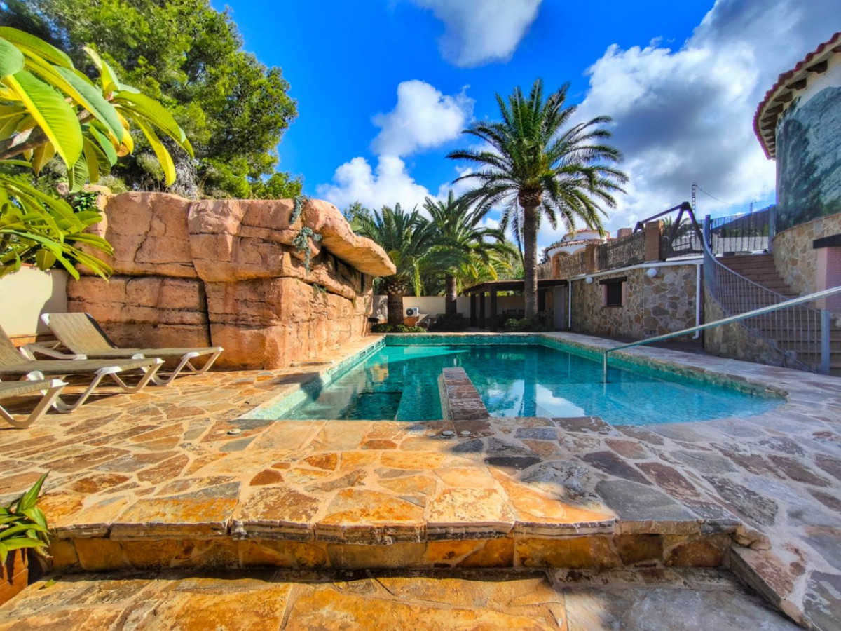 Se vende Villa - Chalet de 4 dormitorios en Costa Blanca, Alicante, España