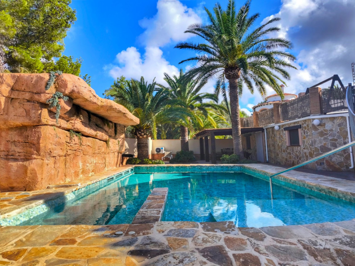 Se vende Villa - Chalet de 4 dormitorios en Costa Blanca, Alicante, España