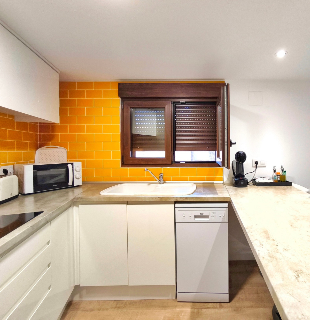 Se vende Villa - Chalet de 4 dormitorios en Costa Blanca, Alicante, España