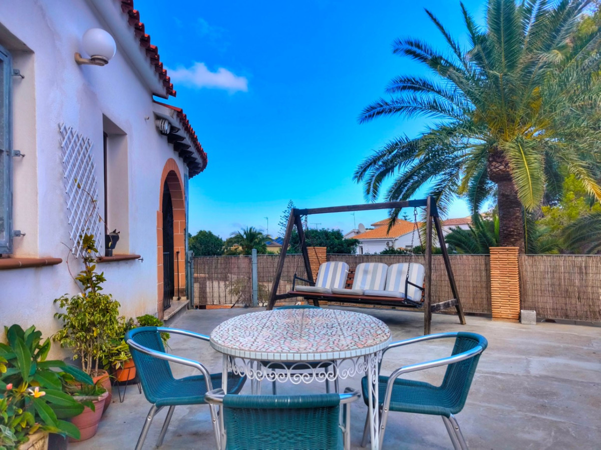 Se vende Villa - Chalet de 4 dormitorios en Costa Blanca, Alicante, España