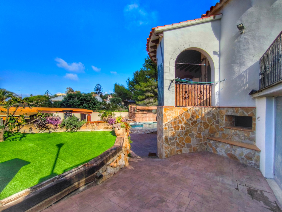 Se vende Villa - Chalet de 4 dormitorios en Costa Blanca, Alicante, España