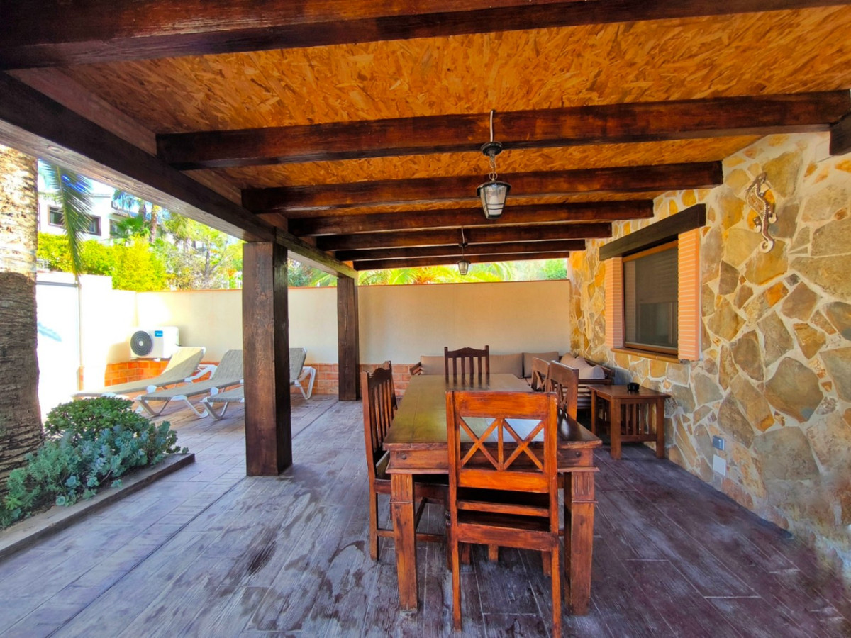 Se vende Villa - Chalet de 4 dormitorios en Costa Blanca, Alicante, España