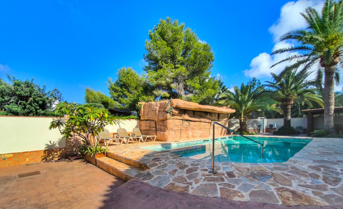Se vende Villa - Chalet de 4 dormitorios en Costa Blanca, Alicante, España
