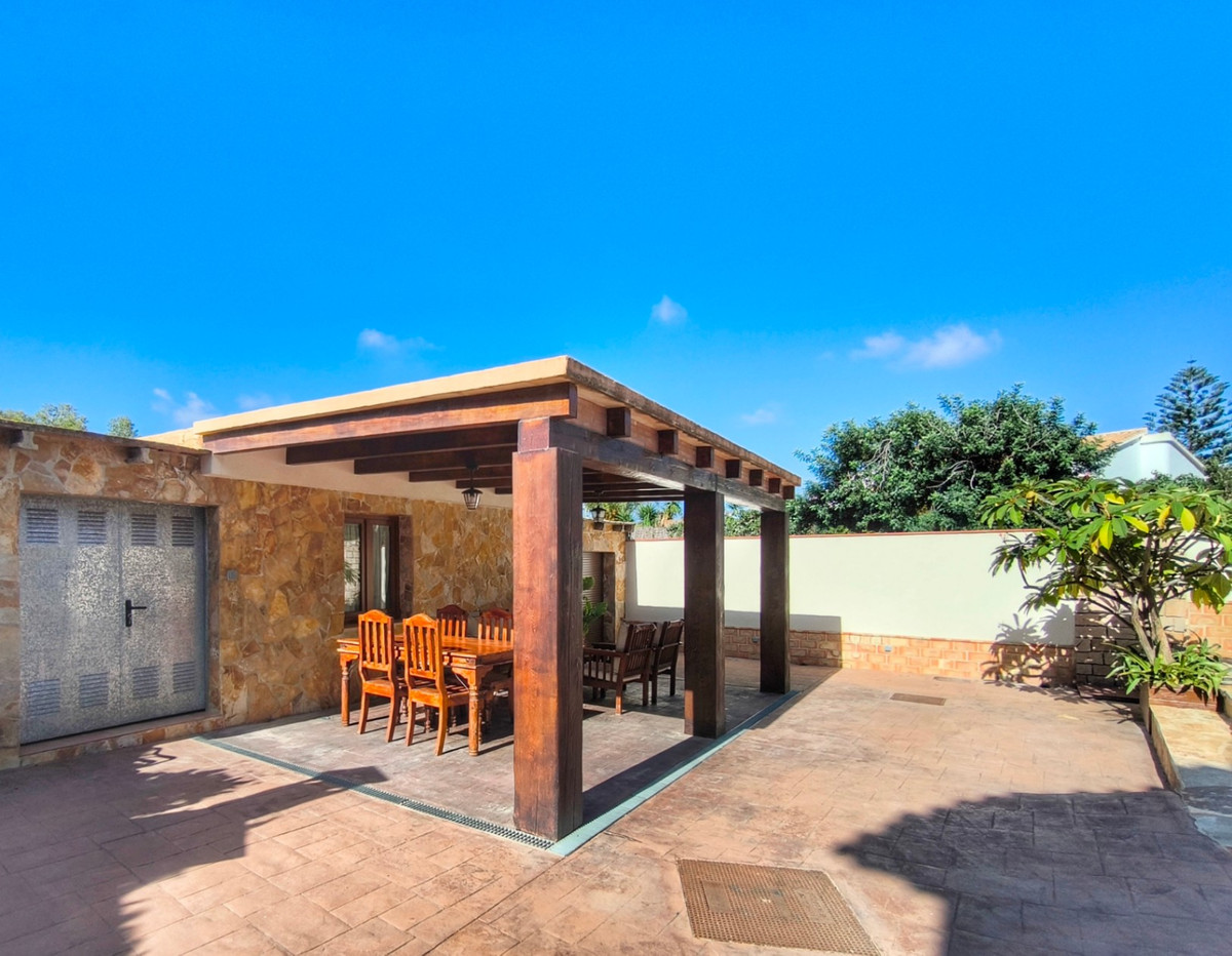 Se vende Villa - Chalet de 4 dormitorios en Costa Blanca, Alicante, España