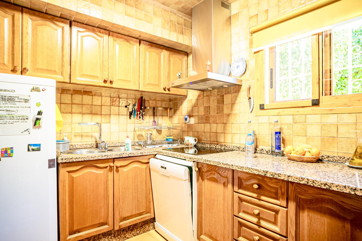 5 Bed Townhouse for sale in Benidorm Costa Blanca, Alicante, Spain