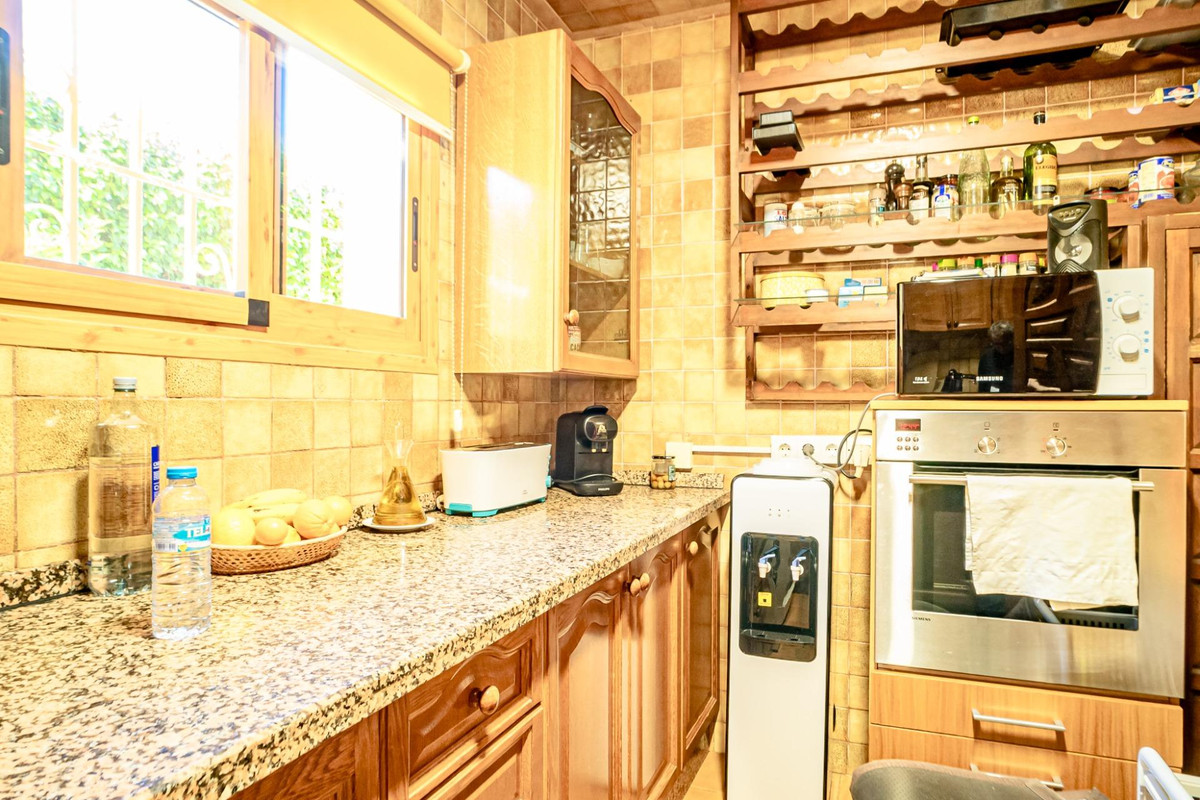 5 Bed Townhouse for sale in Benidorm Costa Blanca, Alicante, Spain