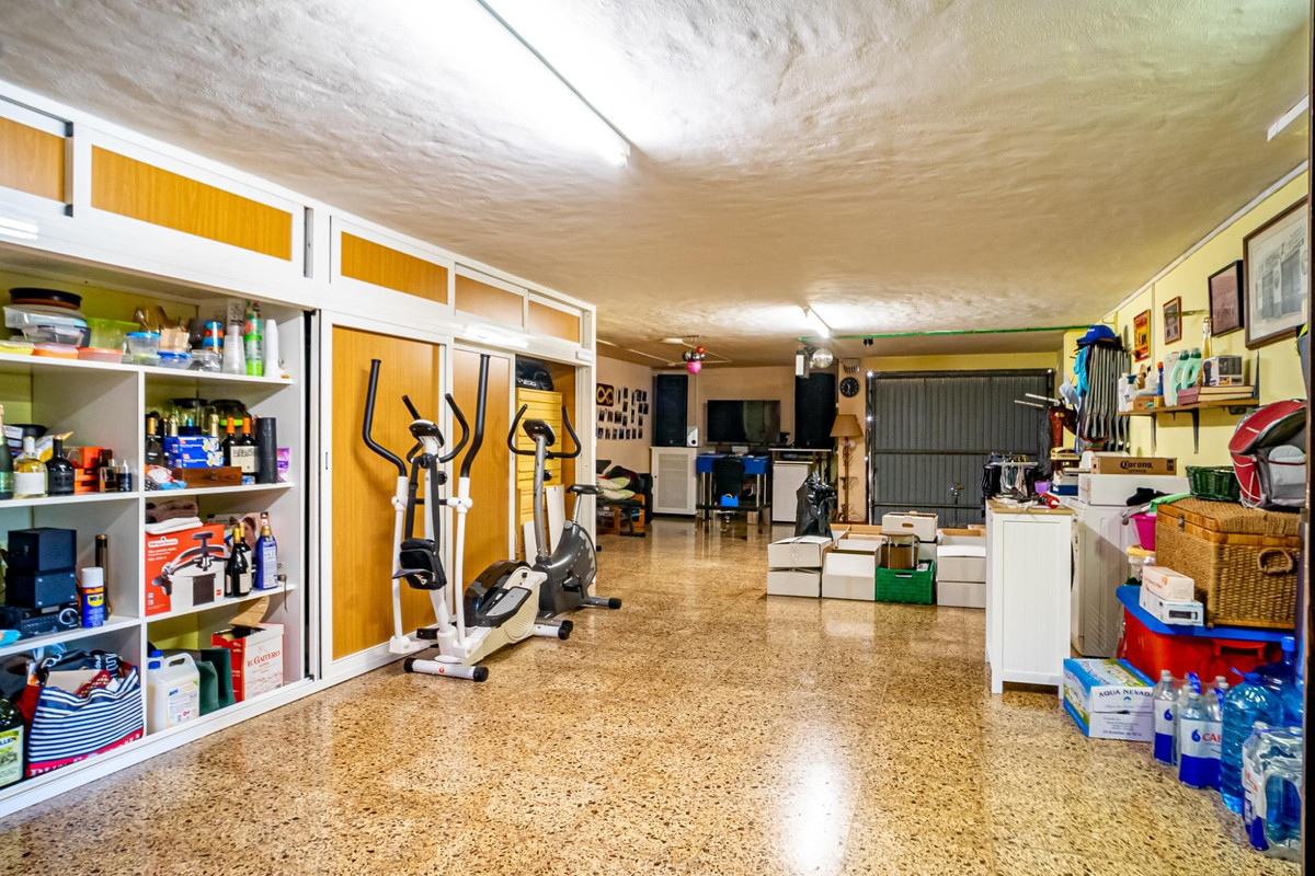 5 Bed Townhouse for sale in Benidorm Costa Blanca, Alicante, Spain