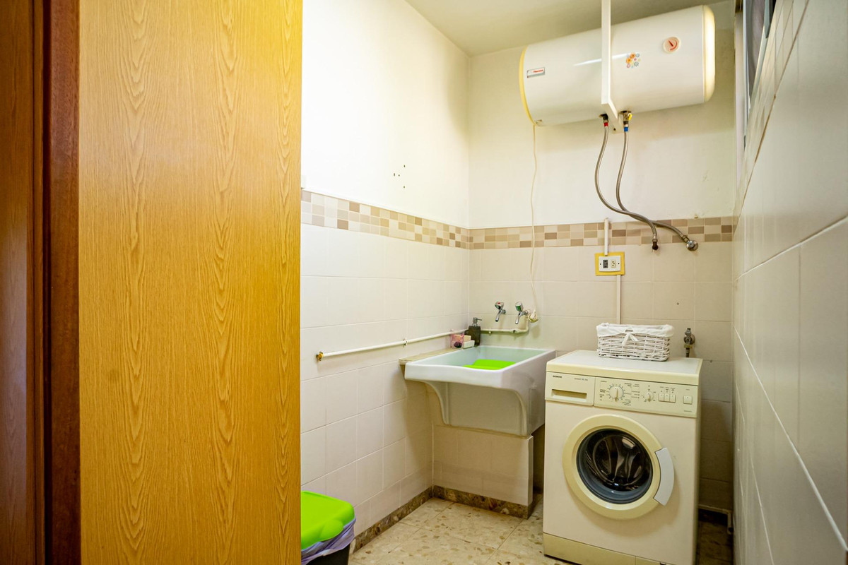 5 Bed Townhouse for sale in Benidorm Costa Blanca, Alicante, Spain