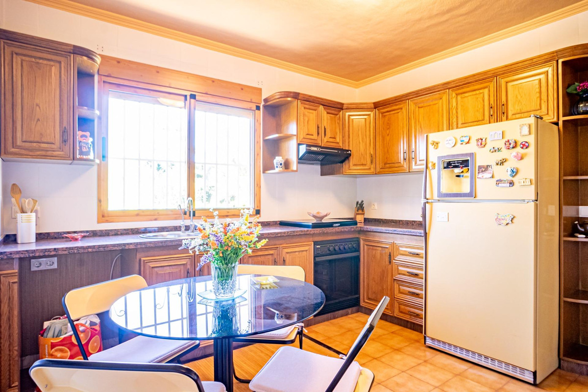 5 Bed Townhouse for sale in Benidorm Costa Blanca, Alicante, Spain