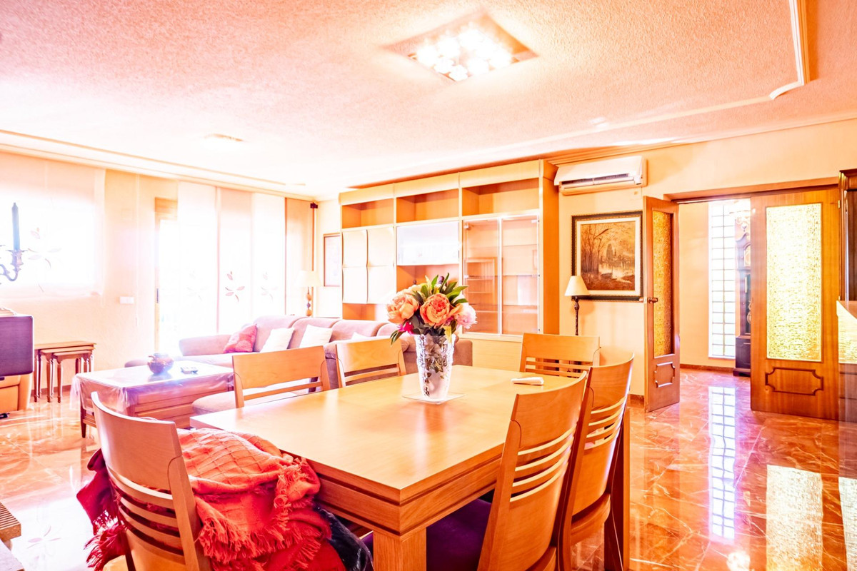 5 Bed Townhouse for sale in Benidorm Costa Blanca, Alicante, Spain
