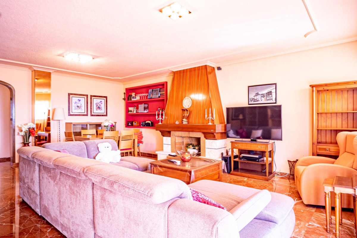5 Bed Townhouse for sale in Benidorm Costa Blanca, Alicante, Spain