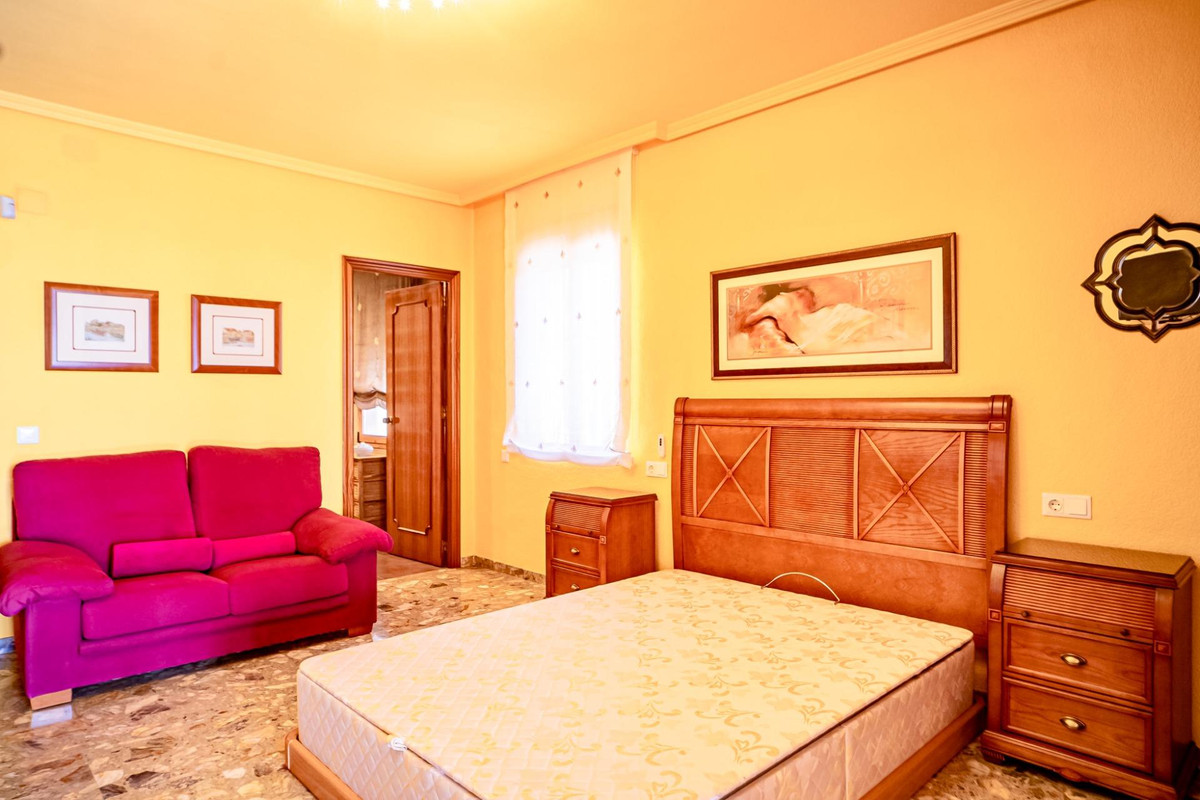 5 Bed Townhouse for sale in Benidorm Costa Blanca, Alicante, Spain