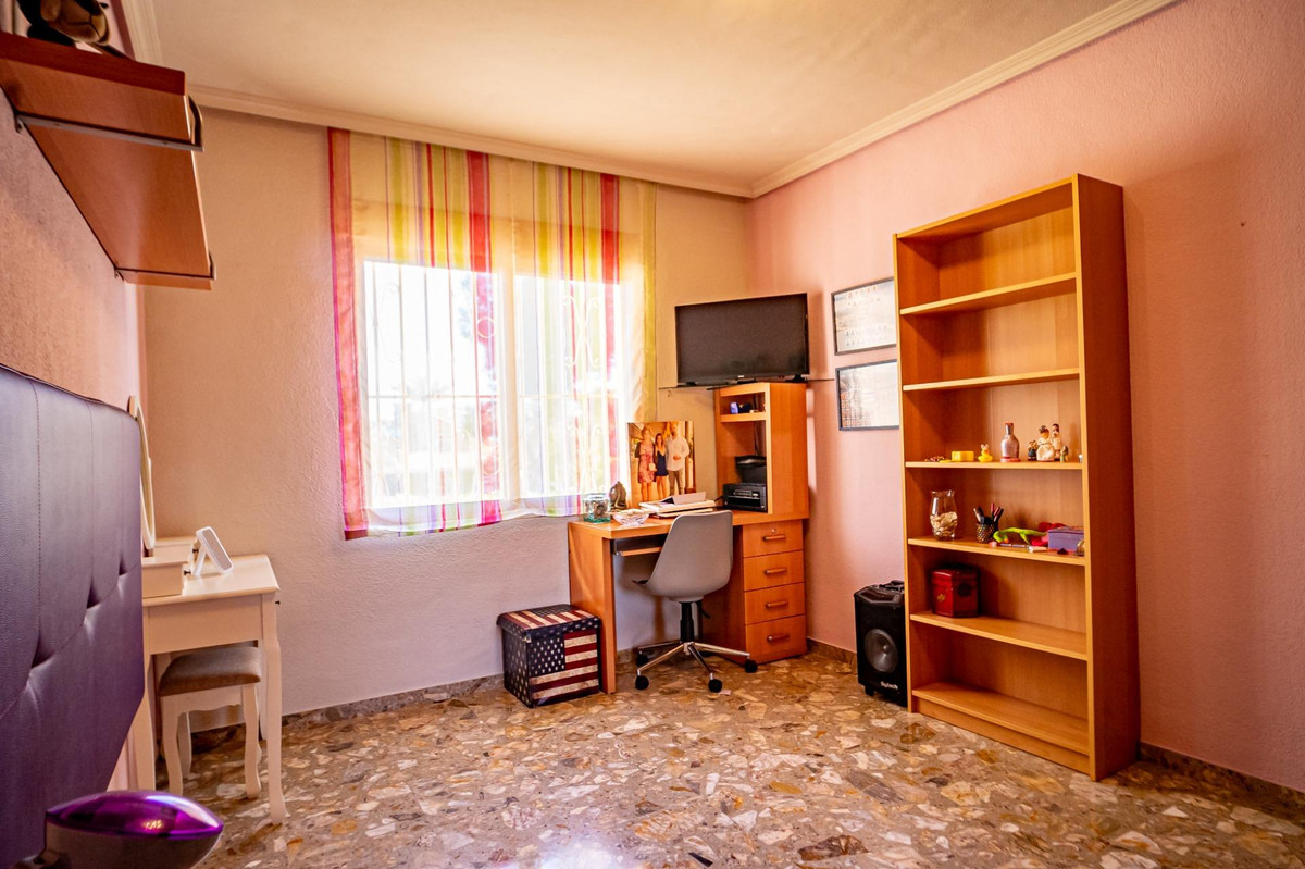 5 Bed Townhouse for sale in Benidorm Costa Blanca, Alicante, Spain