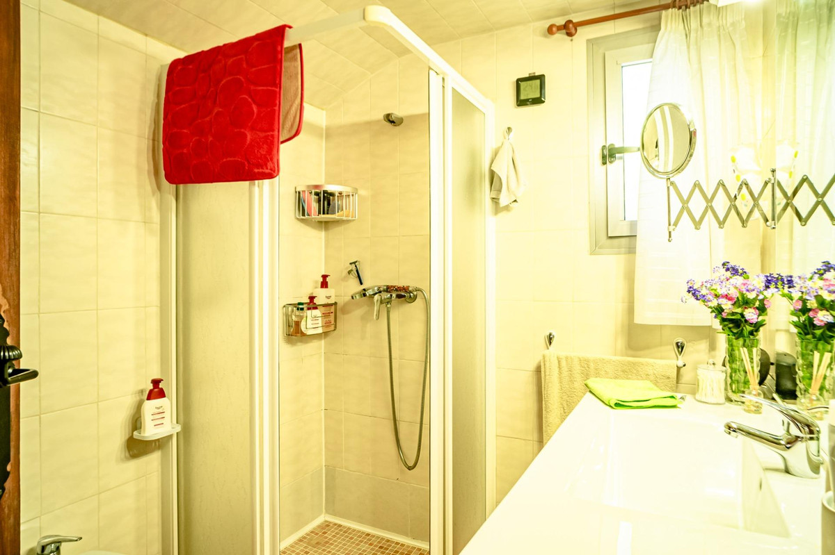 5 Bed Townhouse for sale in Benidorm Costa Blanca, Alicante, Spain