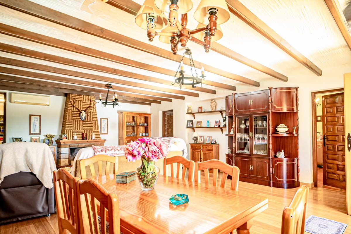 5 Bed Townhouse for sale in Benidorm Costa Blanca, Alicante, Spain