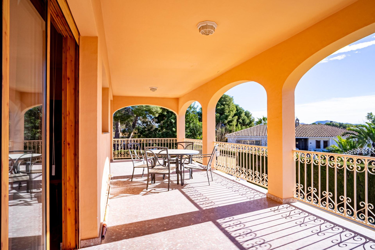 5 Bed Townhouse for sale in Benidorm Costa Blanca, Alicante, Spain
