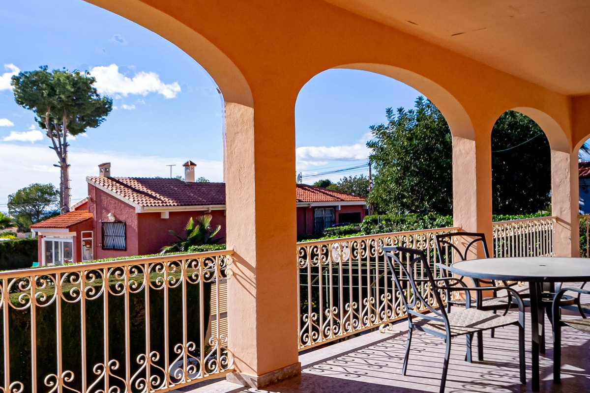 5 Bed Townhouse for sale in Benidorm Costa Blanca, Alicante, Spain